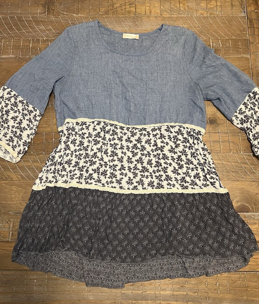 Altar’d State Mixed Print Women’s Tunic Blouse Size Large EUC Tiered Relaxed